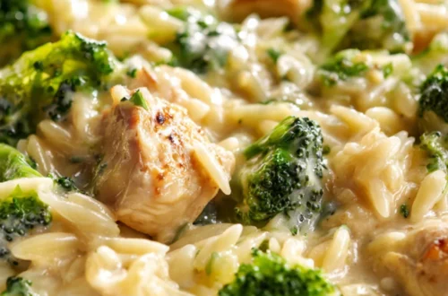 Cremiges Hähnchen-Orzo mit Brokkoli Einfaches und gesundes Familienessen